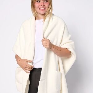 NEW Nordstrom's Barefoot Dreams - CozyChic Blanket Wrap, White O/S